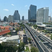 Photo taken at The Montien Hotel Bangkok by Julian W. on 4/7/2024