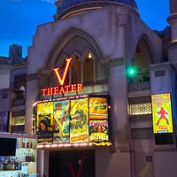 Foto tirada no(a) V Theater por Abraham F. em 10/20/2021