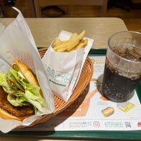 Photo taken at MOS Burger by たけした 竹. on 5/5/2022