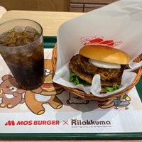 Photo taken at MOS Burger by たけした 竹. on 11/20/2021