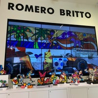 Photo taken at Romero Britto Fine Art Gallery by Sofie on 4/20/2022