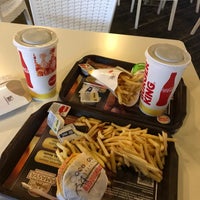 Photo taken at Burger King by 😈%💯Mert%💯😈 on 1/8/2020