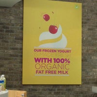 4/17/2013에 Cory W.님이 Fruttela Frozen Yogurt에서 찍은 사진