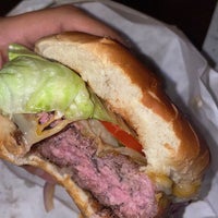 Foto tirada no(a) Burger Joint por Rakan Rediny ر. em 9/8/2023