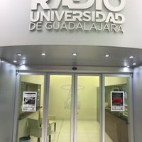 Foto diambil di Radio Universidad (XHUDG) oleh Victor Q. pada 10/17/2017