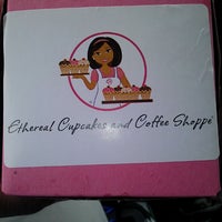 รูปภาพถ่ายที่ Ethereal Cupcake and Coffee Shoppe โดย Island boy เมื่อ 5/5/2013