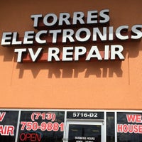 รูปภาพถ่ายที่ TORRES ELECTRONICS TV REPAIR AND PARTS โดย Locu L. เมื่อ 4/28/2017
