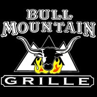 Foto tirada no(a) Bull Mountain Grille por Locu L. em 4/5/2016
