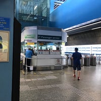 Photo taken at Queenstown MRT Station (EW19) by ãCë on 4/4/2017