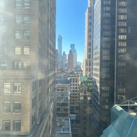 Foto diambil di Courtyard by Marriott New York Manhattan/Fifth Avenue oleh Yfyvan pada 1/4/2022