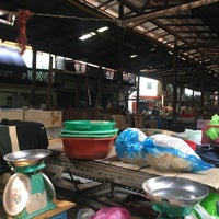 Photo taken at Wat Sai Floating Market by Nida K. on 12/24/2018