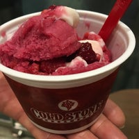 Photo taken at Cold Stone Creamery by moyo on 7/16/2016