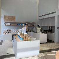 Photo taken at Blue Bottle Coffee by Bahigh A. on 3/19/2019