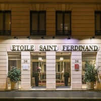 Photo taken at Hôtel Étoile Saint-Ferdinand by Milo C. on 6/26/2019