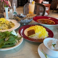 รูปภาพถ่ายที่ Iran Zamin Restaurant โดย Mojan . เมื่อ 6/28/2021