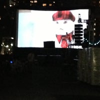 รูปภาพถ่ายที่ Tribeca Film Festival Drive-in โดย Nancy F. เมื่อ 4/21/2013
