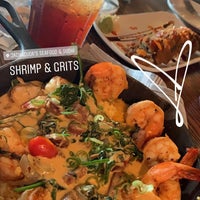 Foto tomada en Jackacuda’s Seafood &amp;amp; Sushi  por Camryn E. el 7/26/2019