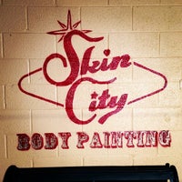 Снимок сделан в Skin City Body Painting пользователем Steve M. 1/4/2014