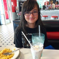 Photo taken at Steak &amp;#39;n Shake by Chris L. on 7/15/2015