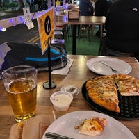 Foto diambil di Woodstock&amp;#39;s Pizza oleh Laura J. pada 3/6/2022