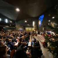 Photo taken at Pfarrkirche Zum Guten Hirten by Max A. on 12/24/2019