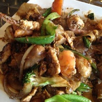รูปภาพถ่ายที่ Mana-Thai Cuisine โดย Cheryl K. เมื่อ 2/23/2013
