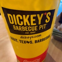 รูปภาพถ่ายที่ Dickey&amp;#39;s Barbecue Pit โดย Melissa L. เมื่อ 10/28/2019
