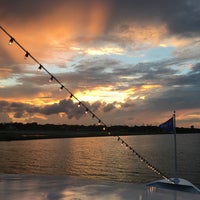 Снимок сделан в Yacht StarShip Dining Cruises пользователем Julia M. 6/10/2016