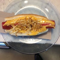 Foto diambil di Chez Nini (ex HOCHOS) - Hot Dogs Gourmet &amp;amp; Deli oleh Tomas A. pada 5/9/2013