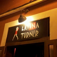 Photo prise au Latina Turner par Penelope B. le10/19/2012