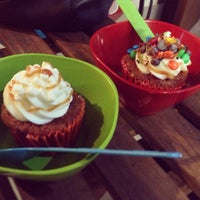 10/31/2013에 Elianna R.님이 So Sweet Cupcakes &amp;amp; More에서 찍은 사진