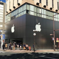 Photo taken at Apple Fukuoka Tenjin by Jaesang E. on 11/15/2015