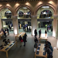 Photo taken at Apple Covent Garden by Jaesang E. on 3/18/2016