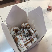 Снимок сделан в Danny&amp;#39;s Mini Donuts пользователем tony r. 3/10/2018