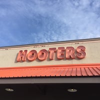 Photo taken at Hooters by tony r. on 12/31/2017