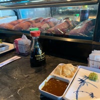 11/10/2019 tarihinde tony r.ziyaretçi tarafından Sushi Pier I'de çekilen fotoğraf
