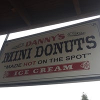 Снимок сделан в Danny&amp;#39;s Mini Donuts пользователем tony r. 3/10/2018