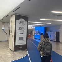 รูปภาพถ่ายที่ Swatch Seoul Starfield Coex Mall โดย Amin R. เมื่อ 2/21/2024