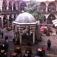 รูปภาพถ่ายที่ Tarihi Hasan Paşa Hanı โดย Meryem A. เมื่อ 5/13/2013