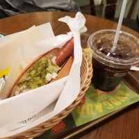 Photo taken at Freshness Burger by しゃ け. on 3/8/2022