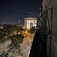 Photo taken at Radisson Blu Hôtel  Paris Champs-Élysées by رشـا 🐞 on 11/7/2022