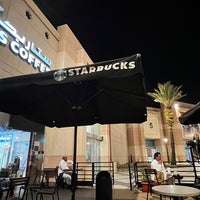 รูปภาพถ่ายที่ Starbucks โดย Zeyad H. เมื่อ 10/1/2022