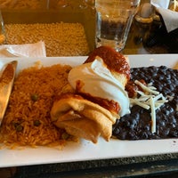 รูปภาพถ่ายที่ Refried Beans Mexican Restaurant โดย Scarlett P. เมื่อ 1/2/2020