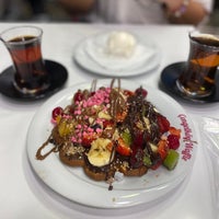 Снимок сделан в Çengelköy Waffle пользователем Nesli S. 8/20/2022