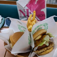 Photo taken at MOS Burger by Lizi D. on 12/2/2019
