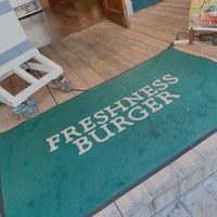 Photo taken at Freshness Burger by たまねぎ お. on 4/6/2020