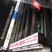 Photo taken at 東京靴流通センター 西新宿店 by たかた on 11/22/2019