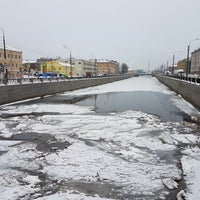 Photo taken at Таракановский пешеходный мост by Оригинальный 🚲 Н. on 11/11/2016