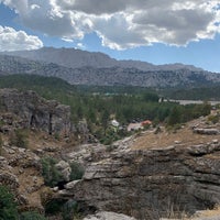 Foto diambil di Tınaztepe Mağarası oleh Ertan ⚡. pada 9/5/2021