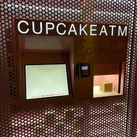 Photo taken at Sprinkles Cupcakes ATM by TRAAD on 8/10/2021